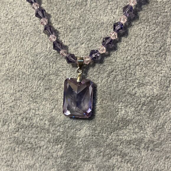 Beautiful Faceted Crystal Pendant & Beaded Necklace Purple Pink Elegant Dainty - Picture 2 of 8